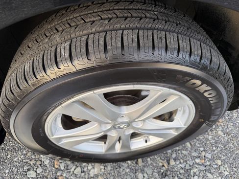 Used 2011 Hyundai Santa Fe Limited w/ Navigation Pkg 4 image 16