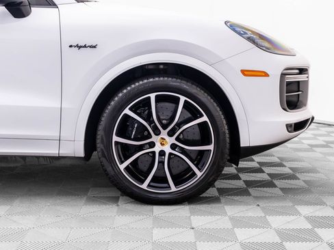 Used 2023 Porsche Cayenne Turbo S AWD/4WD image 33