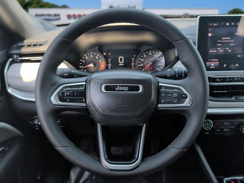 Used 2025 Jeep Compass Limited w/ Sun & Sound Group AWD/4WD image 17