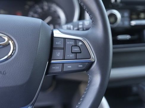 Used 2021 Toyota Highlander XLE image 24