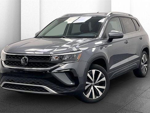 Used 2024 Volkswagen Taos SE image 11