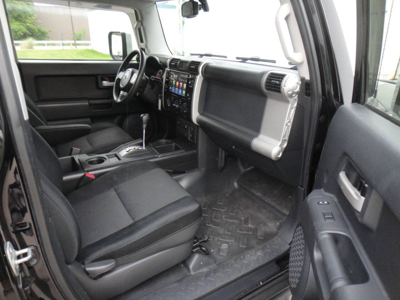 Used 2014 Toyota FJ Cruiser 2WD w/ Convenience Package image 18