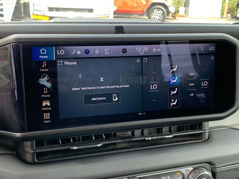 Used 2025 Jeep Wrangler Sahara image 21