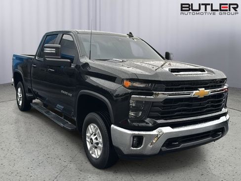 Used 2025 Chevrolet Silverado 2500 LT w/ Convenience Package image 9