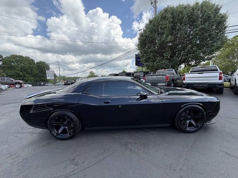Used 2019 Dodge Challenger SXT RWD image 4