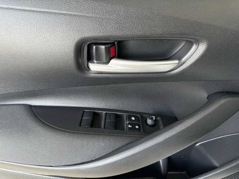 Used 2021 Toyota Corolla LE image 12