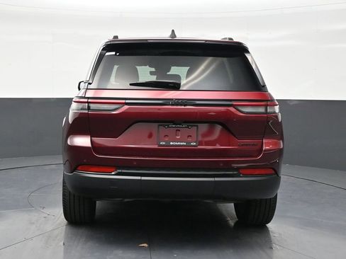 Used 2025 Jeep Grand Cherokee Limited w/ Black Appearance Package RWD image 4