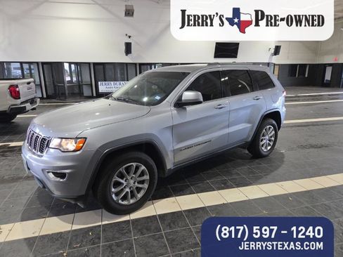 Used 2021 Jeep Grand Cherokee Laredo RWD image 1