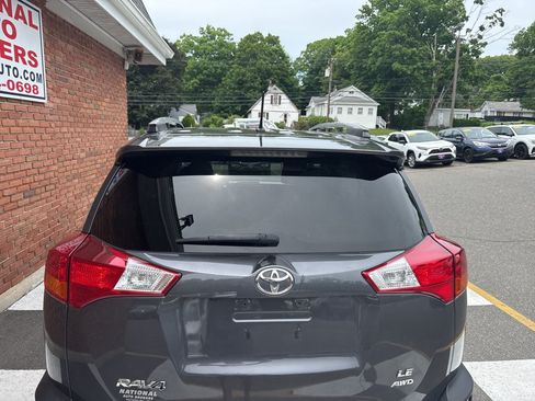Used 2015 Toyota RAV4 LE AWD/4WD image 9