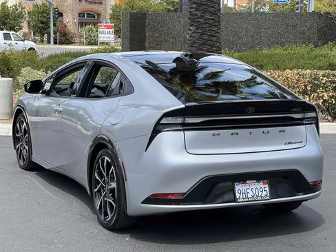 Used 2023 Toyota Prius Prime Premium FWD image 16
