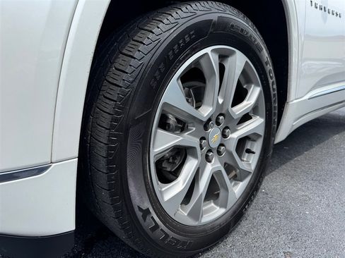 Used 2021 Chevrolet Traverse Premier FWD image 9