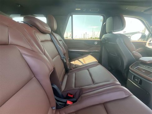 New 2025 Lincoln Navigator Reserve image 17