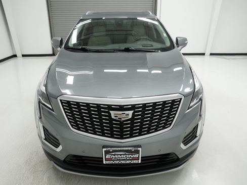 Used 2021 Cadillac XT5 Premium Luxury FWD image 2