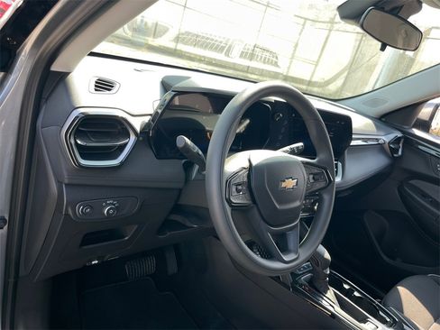 Used 2026 Chevrolet TrailBlazer LT w/ Driver Confidence Package image 9