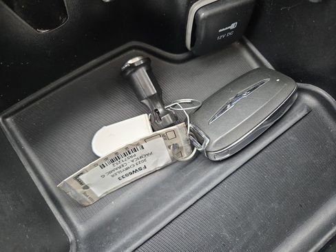 Used 2023 Chrysler Pacifica Limited FWD image 35
