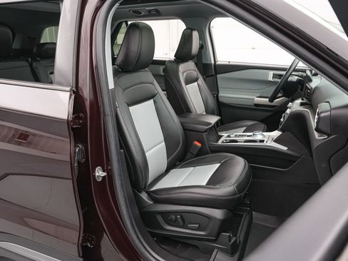 Certified 2022 Ford Explorer XLT w/ Equipment Group 202A AWD/4WD image 25