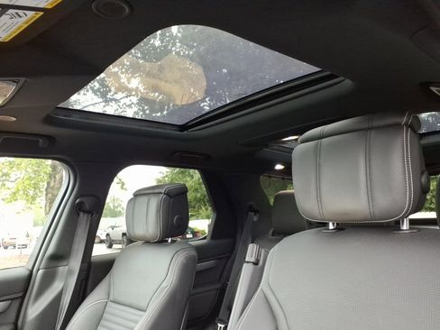 Certified 2024 Land Rover Discovery Dynamic SE image 31