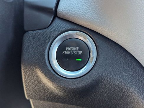 Used 2020 Chevrolet Equinox LS image 33