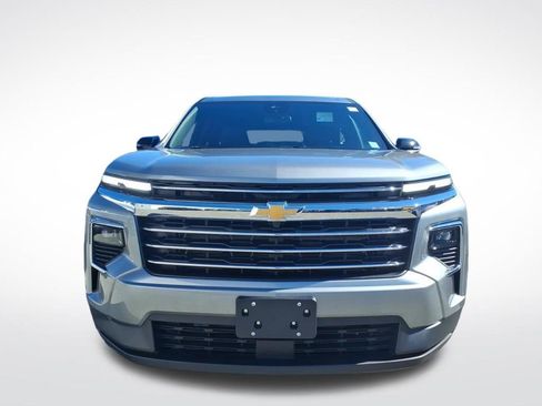 Used 2025 Chevrolet Traverse LT AWD/4WD image 2