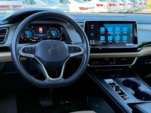 Used 2024 Volkswagen Atlas Cross Sport SE image 25