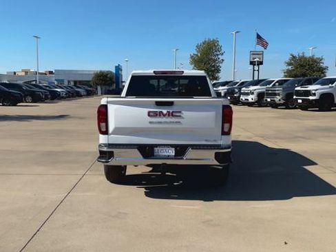 New 2026 GMC Sierra 1500 SLE image 7