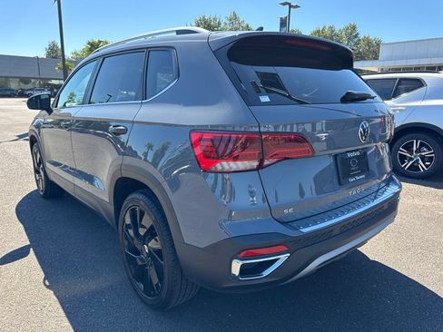Used 2023 Volkswagen Taos SE w/ Panoramic Sunroof Package AWD/4WD image 3