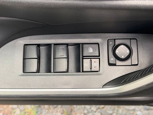 Used 2022 Toyota RAV4 LE AWD/4WD image 19