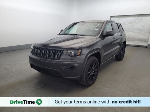 Used 2018 Jeep Grand Cherokee Altitude image 1
