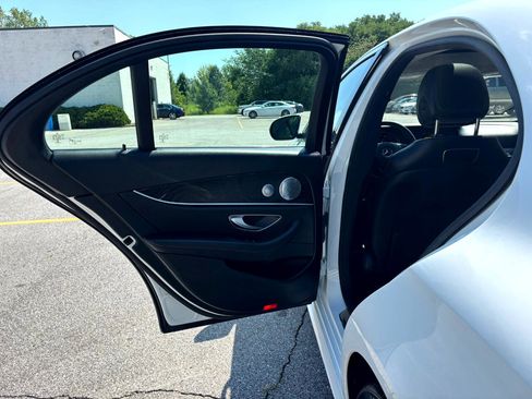 Used 2018 Mercedes-Benz E 300 w/ Premium 1 Package image 21