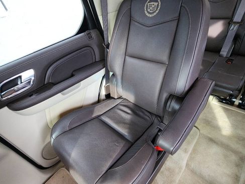 Used 2009 Cadillac Escalade Platinum image 32