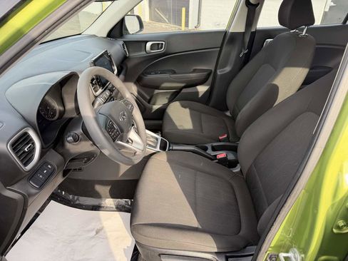 Used 2021 Hyundai Venue SE image 10