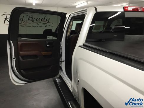 Used 2017 Chevrolet Silverado 1500 High Country image 33