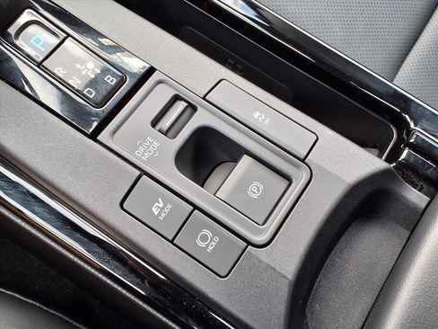 Used 2025 Toyota Prius Limited image 19