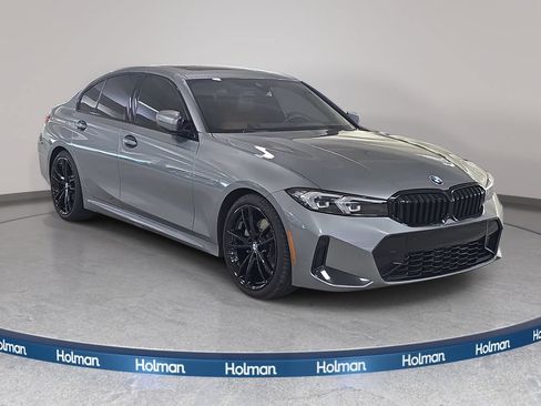 Used 2023 BMW 330i Sedan w/ M Sport Package RWD image 4
