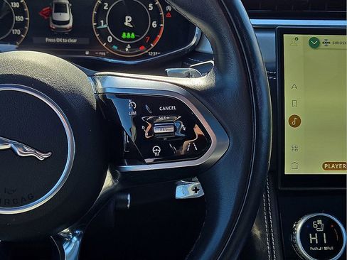 Used 2024 Jaguar F-PACE R-Dynamic S image 17