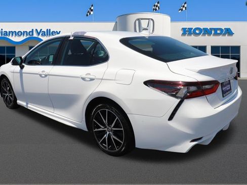 Used 2023 Toyota Camry SE FWD image 4