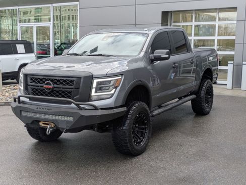 Used 2021 Nissan Titan PRO-4X w/ Pro-4x Convenience Package image 8