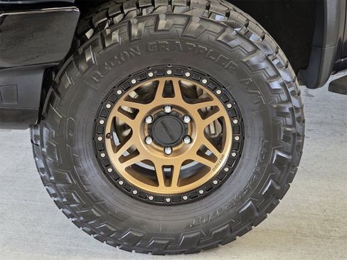 Used 2022 Chevrolet Silverado 1500 ZR2 w/ Technology Package image 21