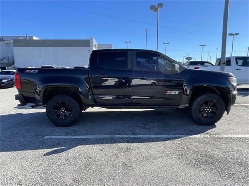 Used 2017 Chevrolet Colorado Z71 w/ Z71 Midnight Edition image 2