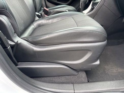 Used 2016 Chevrolet Trax LT w/ LT Convenience Package FWD image 29