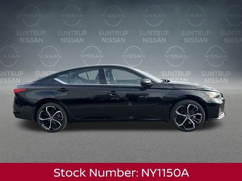 New 2025 Nissan Altima 2.5 SR image 9
