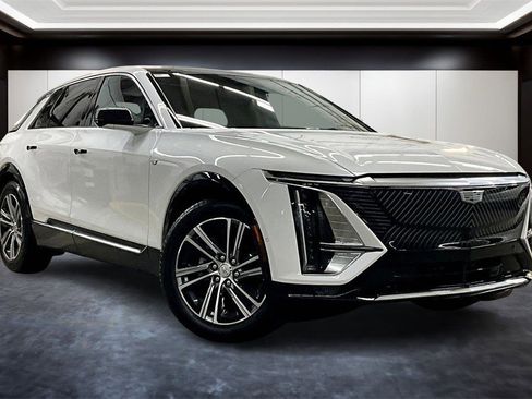 Certified 2024 Cadillac Lyriq Luxury w/ LPO, Floor Liner Package image 1