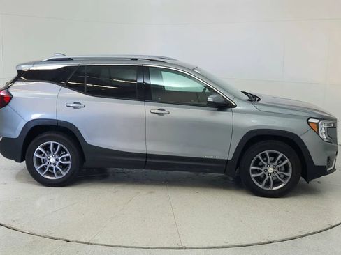 Used 2023 GMC Terrain SLT image 8