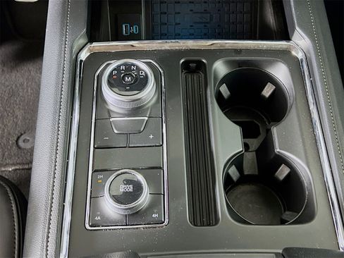 Used 2024 Ford Expedition XLT image 19