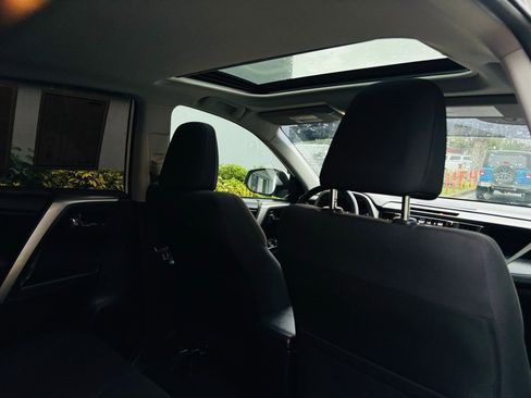 Used 2018 Toyota RAV4 XLE image 18