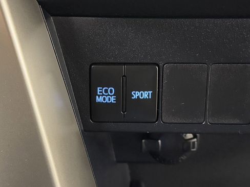 Used 2014 Toyota RAV4 XLE image 21