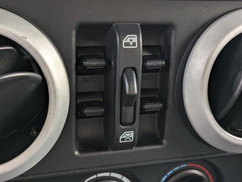 Used 2009 Jeep Wrangler Unlimited Sahara AWD/4WD image 21
