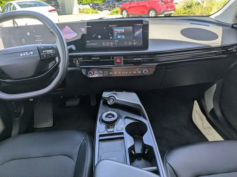Certified 2025 Kia EV6 Light RWD image 11