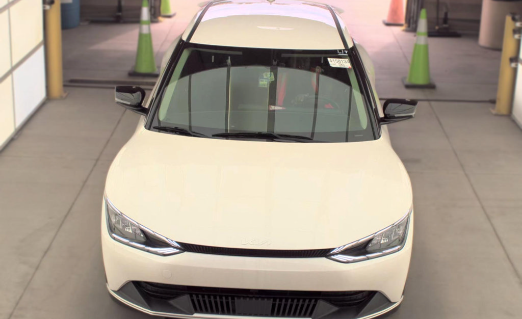 Used 2024 Kia EV6 Light RWD image 3