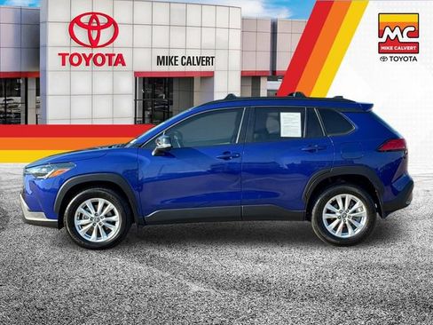 Certified 2025 Toyota Corolla Cross LE FWD image 2
